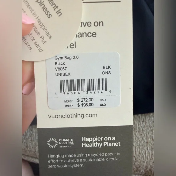 BNWT Vuori Black gym 2.0 Bag with Zipper - Picture 9 of 9